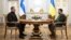 A finn és az ukrán elnök Kijevben 2024. április 4-én