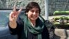 زینب زمان بعد از آزادی از بازداشت در روز ۲۶ فروردین امسال