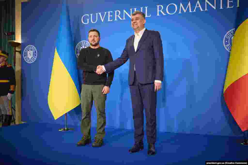Volodimir Zelenski s-a întâlnit și cu premierul Marcel Ciolacu.&nbsp;După întâlnire,&nbsp;Ciolacu a anunţat că i-a solicitat preşedintelui Ucrainei ca autorităţile ucrainene să recunoască, în cel mai scurt timp, inexistenţa aşa-numitei &bdquo;limbi moldoveneşti&rdquo;.&nbsp;