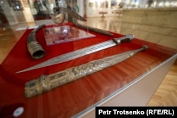 Этот кинжал был изготовлен в XIX веке турецкими оружейными мастерами