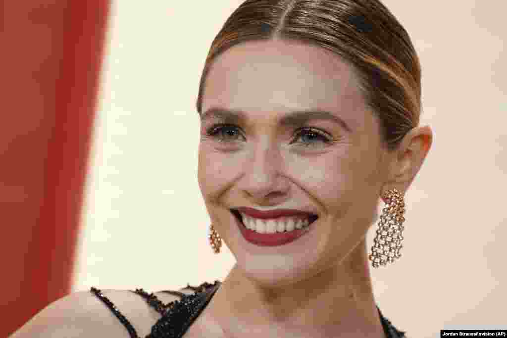 Elizabeth Olsen stiže na dodjelu Oscara u nedjelju, 12. marta 2023., u Dolby Theatre u Los Angelesu.