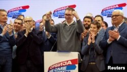 Slavlje u štabu Srpske napredne stranke u izbornoj noći u Beogradu, 17. decembra 2023.