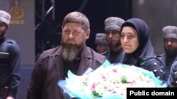 Награждение Айшат Кадыровой, скриншот видео из телеграм-канала Рамзана Кадырова