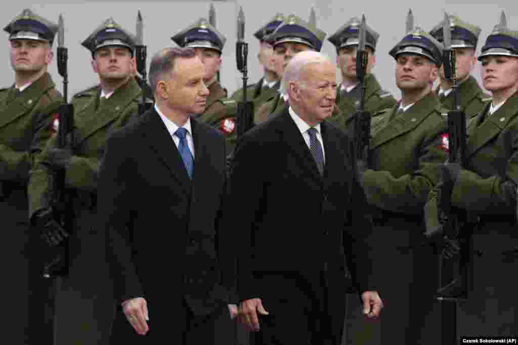 САД / ПОЛСКА -&nbsp;Американскиот претседател Џо Бајден, денеска изјави дека НАТО е посилен од кога било, за време на посетата на Полска пред првата годишнина од руската инвазија на Украина. Бајден во текот на состанокот со својот полски колега, Анджеј Дуда, го опиша НАТО како &bdquo;можеби најпостојаниот сојуз во историјата&ldquo;, истакнувајќи дека е посилен од било кога, и покрај надежта од рускиот претседател Владимир Путин дека ќе се распадне заради војната во Украина.