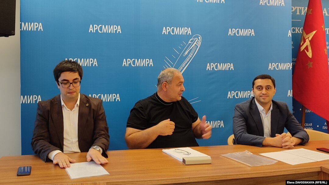 Наур Нармания, Кан Кварчия и Эрик Рштуни выступили перед журналистами и дали оценку высказываниям президента