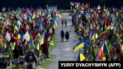 Могили загиблих військових на Личаківському кладовищі у Львові (фото ілюстративне)