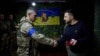 Президент Украины Владимир Зеленский награждает защитника Харькова во время рабочей поездки в город, 16 мая 2024 года