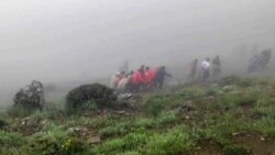 Ovaj video snimak koji je objavio iranski Crveni polumjesec 20. maja prikazuje spasioce koji izvlače tijela na mjestu gdje se helikopter s iranskim predsjednikom Ebrahimom Raisijem srušio u maglom prekrivenom planinskom području sjeverozapadnog Irana.<br />
<br />
Raisi (63) i njegovi saputnici, uključujući ministra vanjskih poslova Hosseina Amir-Abdollahiana, pronađeni su mrtvi na mjestu nesreće.