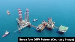 1,5 miliarde de euro este numai costul de închiriere a platformelor marine de foraj pe care trebuie să-l achite OMV Petrom și Romgaz pentru a extrage gazele din Marea Neagră. Investițiile ar urma să ajungă la peste șase miliarde de euro.