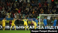 Форвард національної збірної України Михайло Мудрик забиває другий, переможний гол в ворота збірної Ісландії