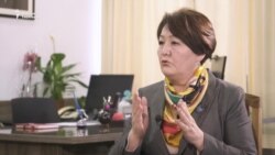 Министр Кендирбаева 12 жылдык окуу, билим берүүдөгү коррупция, “чет элдик өкүл” мыйзамы тууралуу