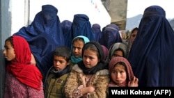 زنان در افغانستان از محدودیت هایی که بر این قشر اعمال می‌شود نگران هستند.
