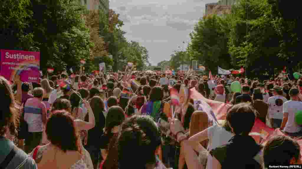 The LGBT rights group ACCEPT&nbsp;hailed this year&#39;s event as its largest ever in terms of participants. Events were also held in the cities of Cluj, Lasi, Oradea, and Timisoara.