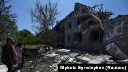 Utcakép a Dnyipro elleni rakétatámadás után Ukrajnában 2023. június 4-én