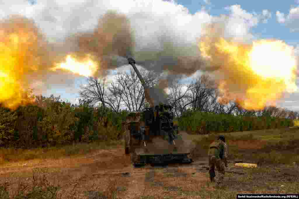 A 2s22 Bohdana firing a shell toward Russian positions on September 13. This self-propelled howitzer was developed in Ukraine and has only rarely been photographed in action. &nbsp;