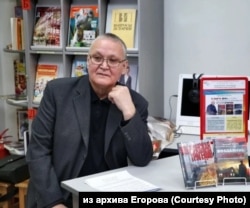 Якутский пенсионер МВД Виталий Егоров написал несколько книг о своей работе, а том числе о маньяке Бараусове, правда, изменил его фамилию и в конце "убил"