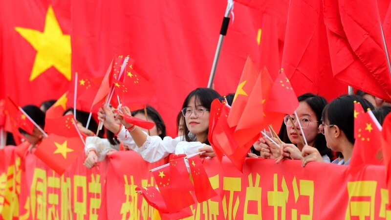 Кинескиот претседател во Виетнам во обид да се спротивстави на американското влијание