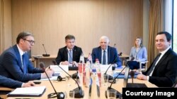 Predsjednik Srbije Aleksandar Vučić, specijalni predstavnik EU za dijalog Miroslav Lajčak, šef EU diplomatije Josep Borrell i premijer Kosova Albin Kurti na sastanku u Briselu 2. maja 2023.