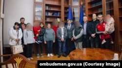 За сприяння Катару ще чотири депортовані дитини повернулися в Україну