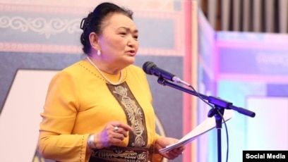 Толық және жүнді писькилері бар әйелдер жыныстық қатынас пен спермамен айналысады