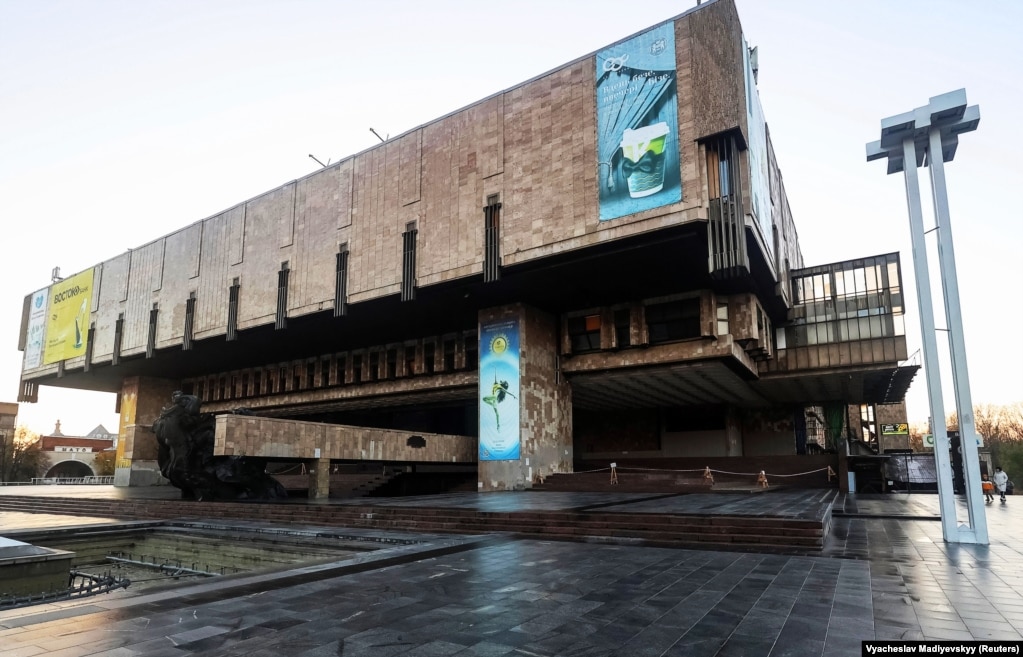 Сучасна будівля Харківського національного академічного театру опери та балету імені Миколи Лисенка. Саме в Харкові була перша постановка опери «Тарас Бульба» в 1924 році