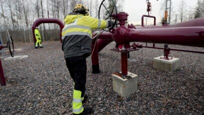 Президентът на Естония Алар Карис поиска в сряда отговори за