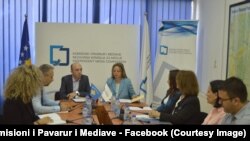 Članovi kosovske Nezavisne komisije za medije na sastanku 22. septembra 2023.