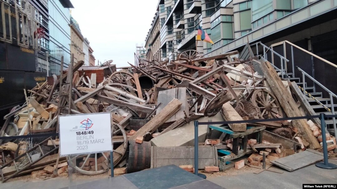 Baricadă reconstruită la Berlin