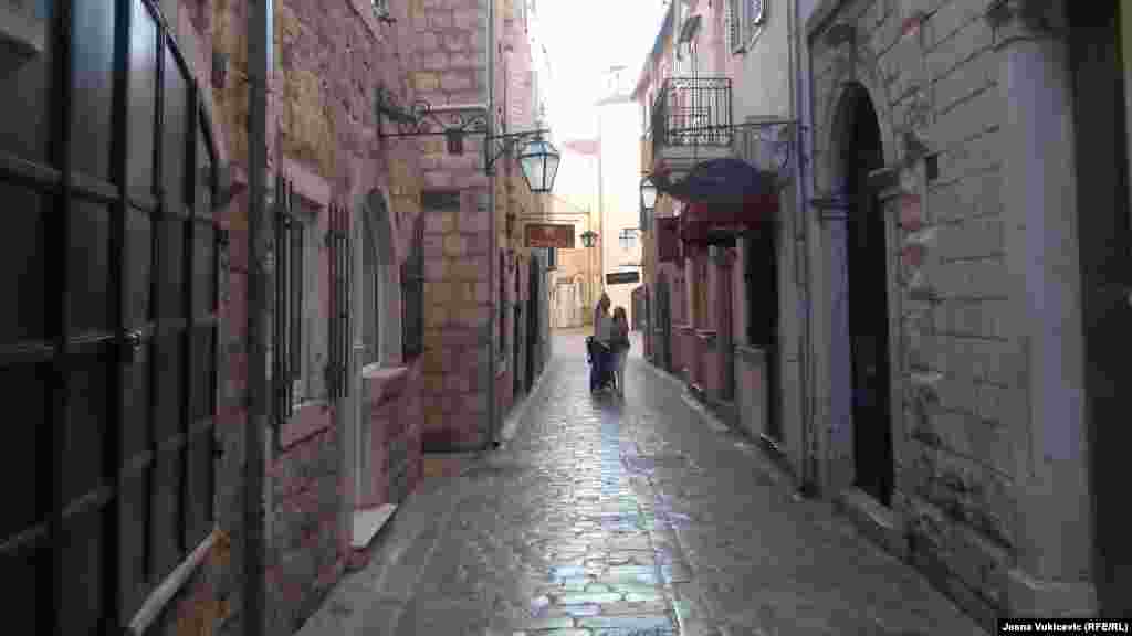 Before-and-after pictures show a small lane in the Old Town of Budva favored by tourists.