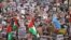 Londonska policija je procijenila da je u koloni koja je prolazila kroz centar grada na protestima podrške Palestincima učestvovalo "do 100.000 ljudi".
