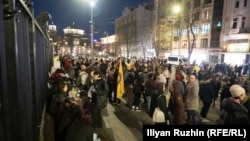 Граждани протестират пред Съдебната палата в София срещу решение на ВКС против юридическата смяна на пола. 22 февруари 2023 г.