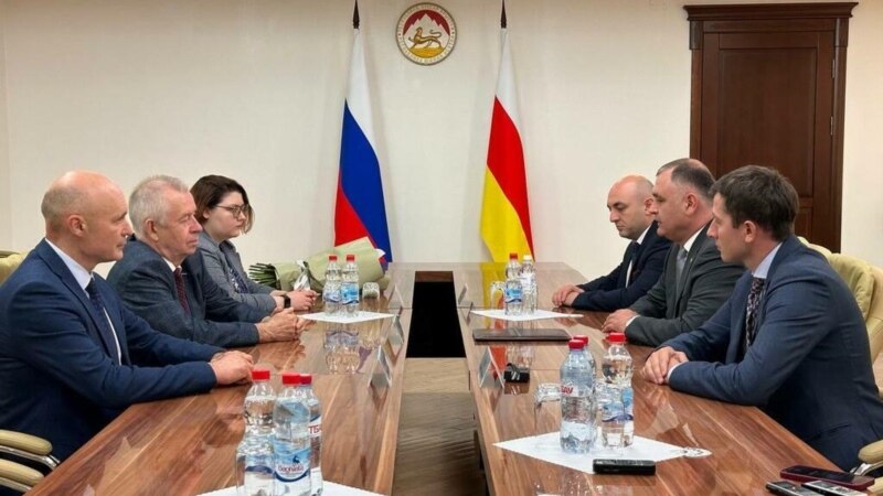 Алан Гаглоев принял делегацию ЦИК РФ, прибывшую на выборы в Южную Осетию