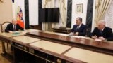 آندری تروشف (راست)، رهبر جدید واگنر، در کنار یونس بیک یوکوروف، معاون وزیر دفاع روسیه، در دیدار با پوتین در کاخ کرملین