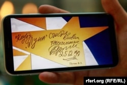 Putin's autograph on display at the Luna club matched his signature on official documents.