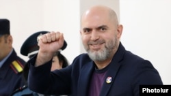 Armenia - Opposition leader Armen Ashotian greets supporters during his trial in Yerevan, March 14, 2024,