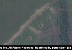 Российские артиллерийские позиции к северо-востоку от города Токмак на спутниковом снимке Planet.com