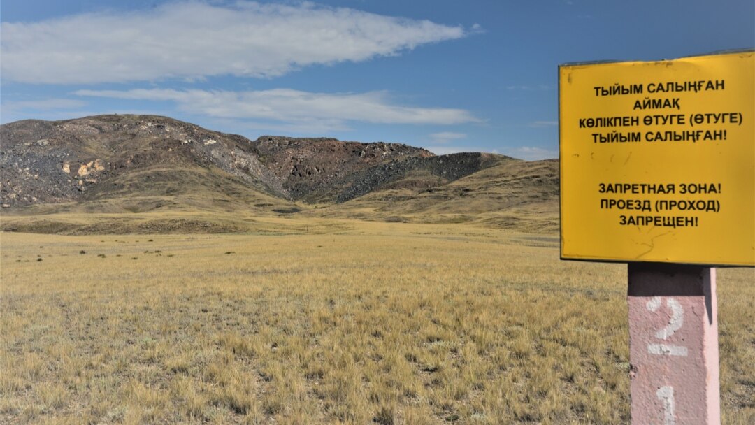 Жалаңаш мулат әйелдердің әдемі фотосуреттері