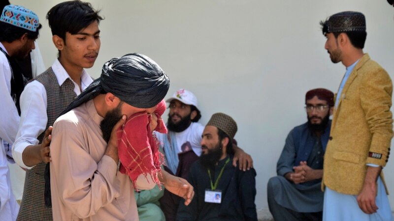 بیش از ۶۰ تن در حملات انتحاری به دو مسجد در پاکستان کشته شدند