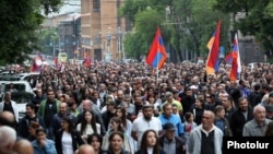 Protesters marched through Yerevan on May 26 to demand Prime Minister Nikol Pashinian's resignation.
