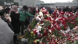 Rușii au depus flori la locul atacului de la Moscova