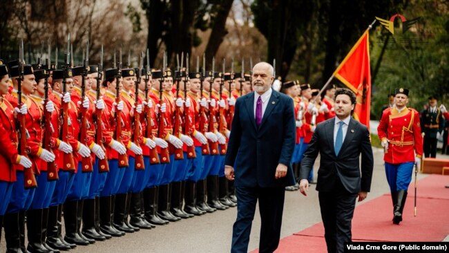 Premijer Dritan Abazović dočekao albanskog kolegu Edija Ramu, u Podgorici uz najviše državne počasti. Crna Gora, 27. februar 2023. godine