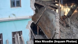 În decembrie 2023, un zid al internatului catolic din Odorheiu Secuiesc s-a prăbușit și doi elevi au murit. Clădirea nu era reabilitată. 