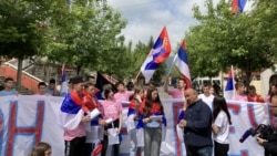  Serbët vazhdojnë protestat derisa peshohet opsioni i zgjedhjeve 