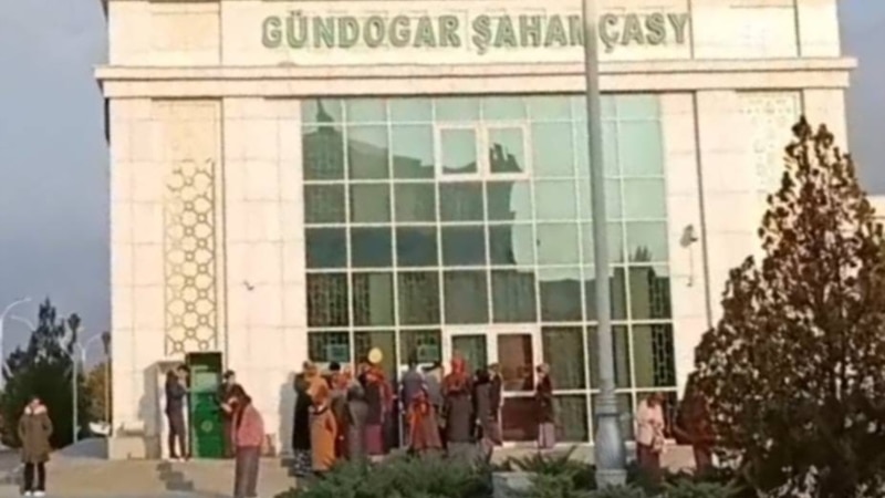 В Туркменистане банки все чаще отказывают гражданам в выдаче кредитов