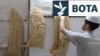 Një bukëpjekës përgatit bukë sangak në një furrë buke në kryeqytetin e Iranit, Teheran, më 15 qershor 2022.