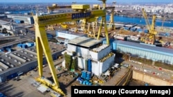 Grupul olandez Damen a preluat în 2018 șantierul naval din Mangalia, unde se fabrică nave civile, alături de statul român. Buna înțelegere dintre părți s-a încheiat în august 2023, când Damen a anunțat că se va retrage din cauză că nu au fost respectate clauzele contractuale.