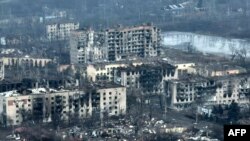 Fotografija iz vazduha tokom borbi u gradu Bahmutu, na istoku Ukrajine, 27. februara 2023.