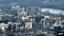  Кадър от видеозапис, заснет от AFPTV, показва въздушен изглед на разрушенията по време на боевете в град Бахмут на 27 февруари 2023 г.