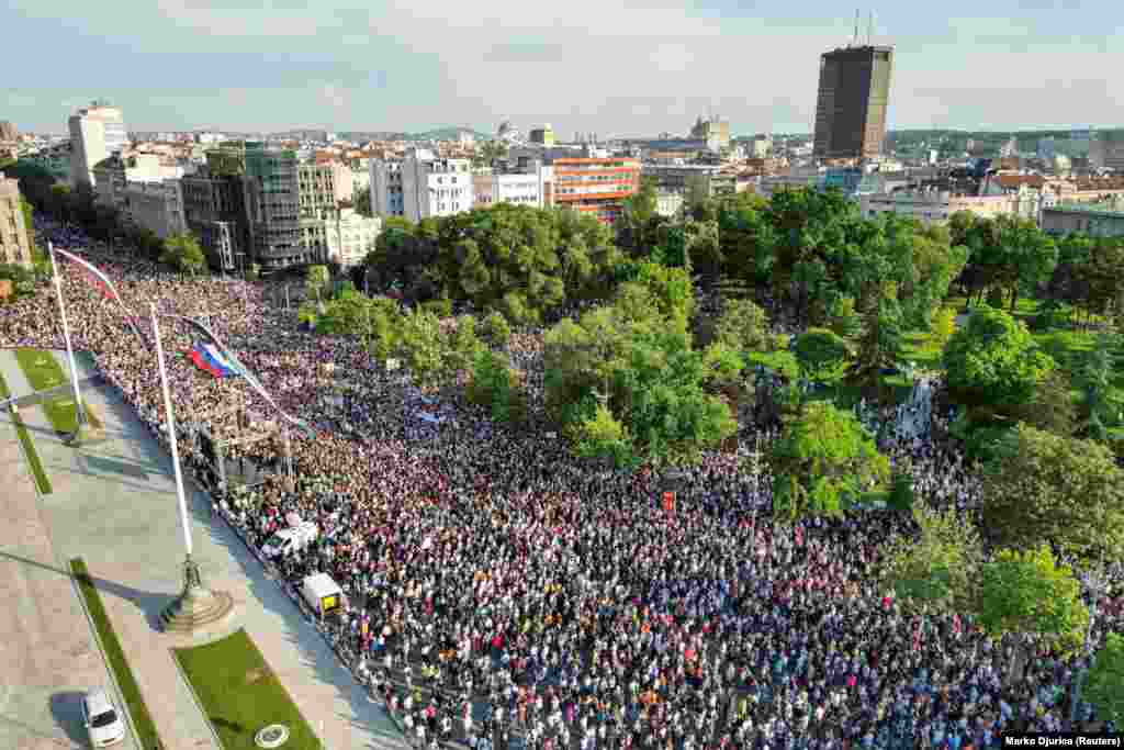 Desetine hiljada ljudi na petom protestu protiv nasilja u glavnom gradu Srbije, Beogradu