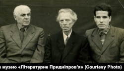 Микола Кучер з Корецьким та Барвінський, 1956 рік, с. ДОК (Мордовія)